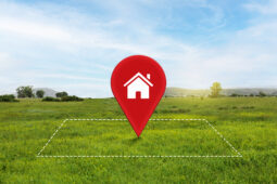 Terreno demarcado com pin de localização para calcular valor de terreno.