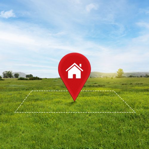 Terreno demarcado com pin de localização para calcular valor de terreno.